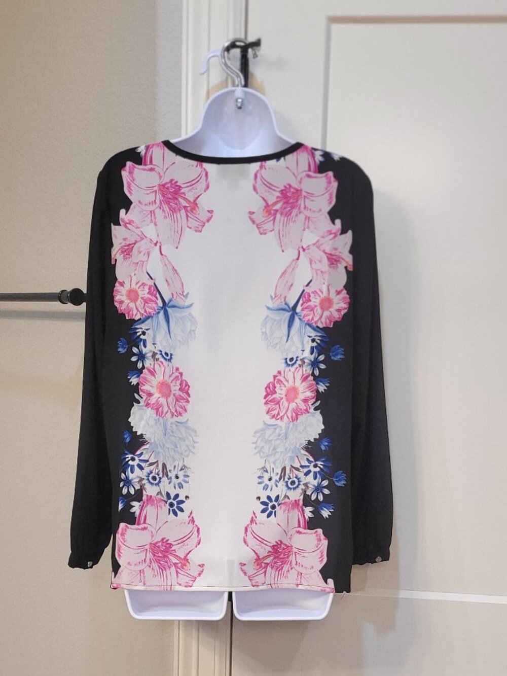 CeCe Black Floral Women's Blouse Size M - Picture 3 of 5